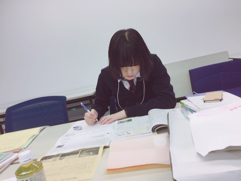 欅坂46公式ブログで制服を披露し日出高校とのうわさが出た！
