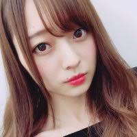 梅澤美波はOLになりきりwith専属モデルに