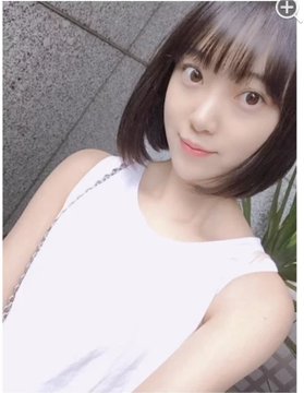 堀未央奈の髪色は宮脇咲良と比較して暗め