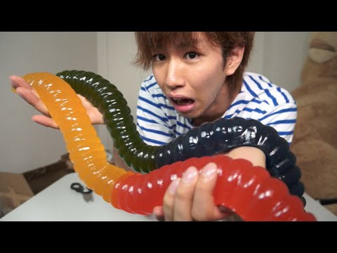 世界最大級のグミを1人で食う！（多分） - YouTube