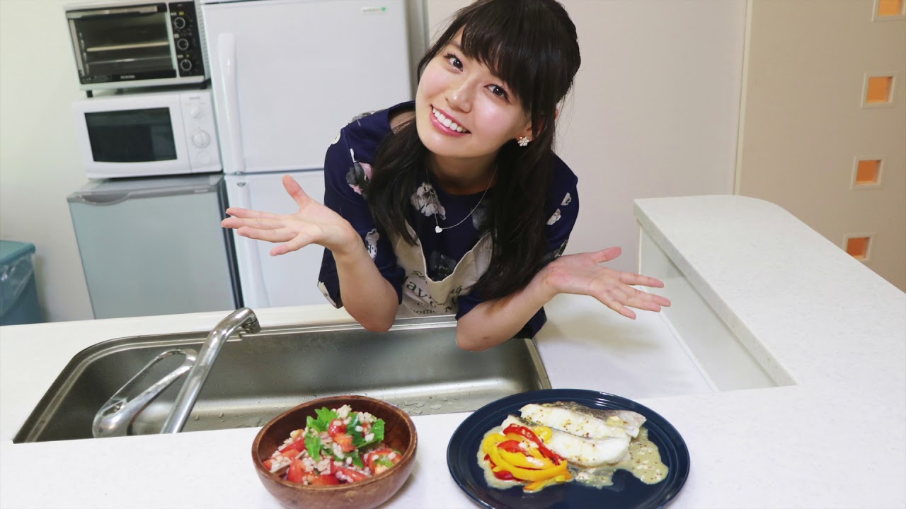 2017ミス青山コンテスト出場者「料理中の素顔」 - YouTube