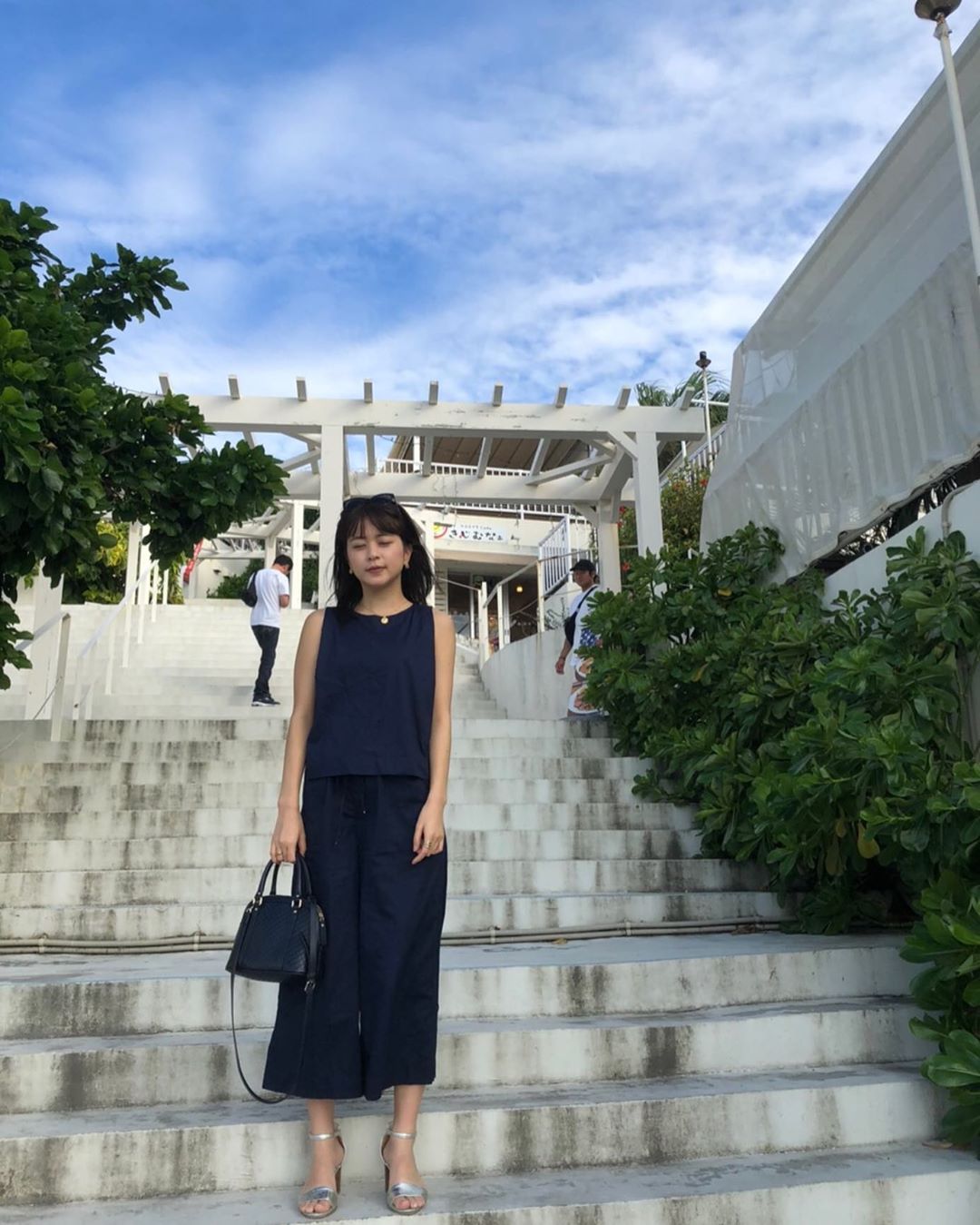 沖田愛加 on Instagram: “お気に入りの服#めをつぶってる”