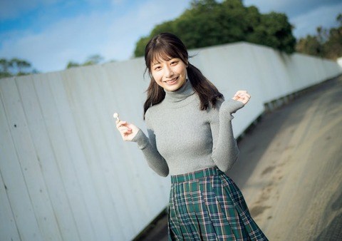 鈴木優香は高校を留年していた