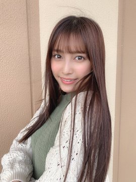 小山リーナはアイドルグループ「マジカル・パンチライン」のメンバー