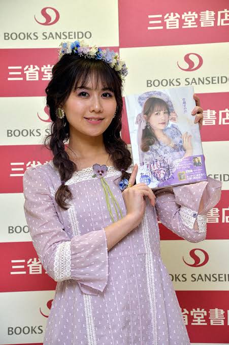 2009年に佐藤すみれは「AKB48」に加入した