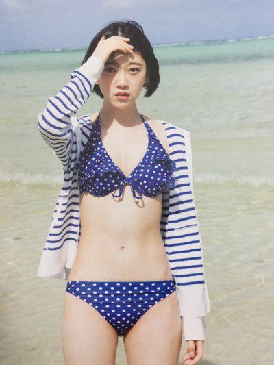 堀未央奈が写真集で見せた水着姿7