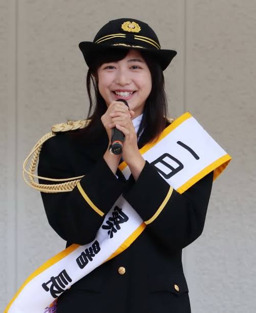 吉田莉桜は地元長崎で一日警察署長を体験した