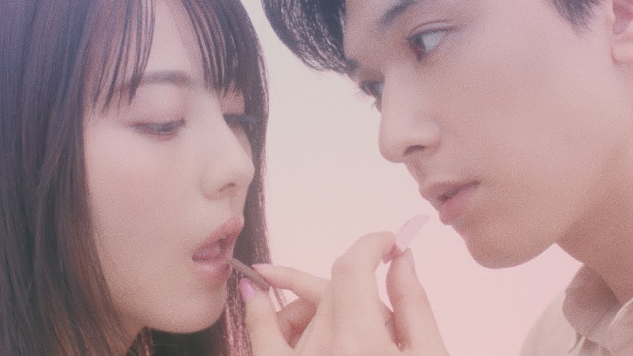 浜辺美波＆吉沢亮がキスしちゃいそうな至近距離に！？　ロッテ ガーナチョコレート 新TVCM「LOVE ITACHOCO」＆メイキング - YouTube