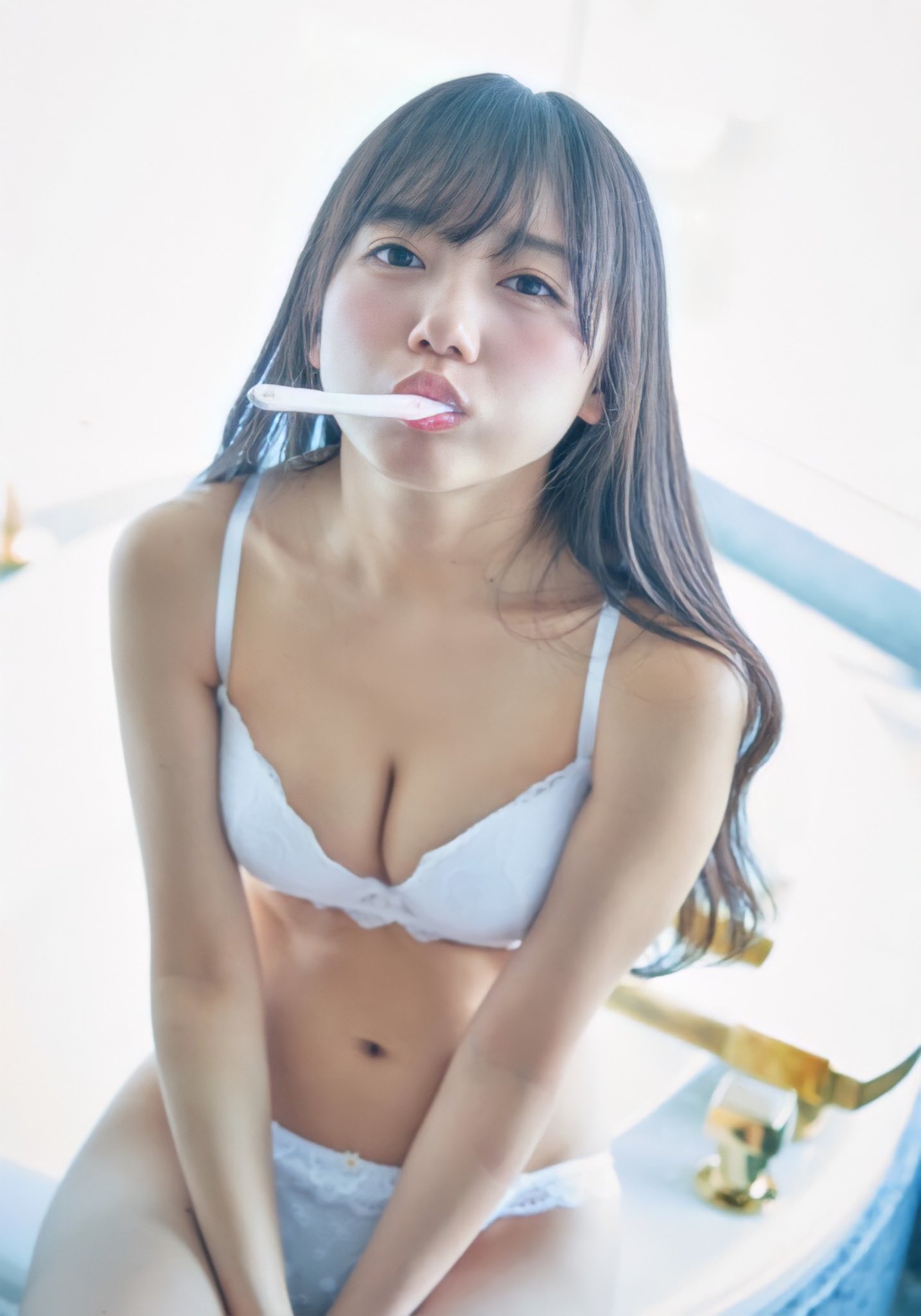 齊藤京子が水着・ランジェリー姿を披露した写真集の画像3