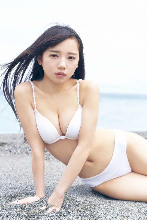 齊藤京子が水着・ランジェリー姿を披露した写真集の画像11