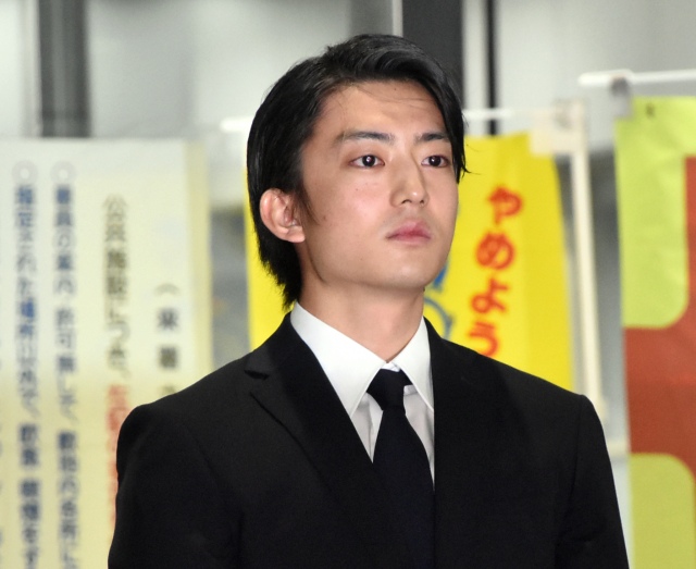 伊藤健太郎の事故による損害賠償額は数億円