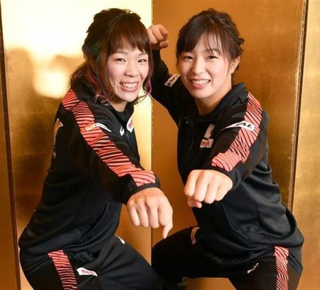 姉・川井梨紗子さん（左）と川井友香子さん