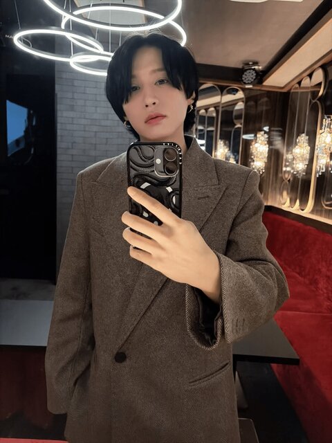 ホストとしてメンズラウンジ店に勤務