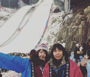 平昌五輪を観戦する姉・諭果さんと母親・智子さん