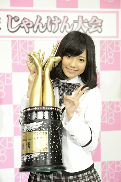 2012年、AKB48の初センターを務め、時期エースと話題に