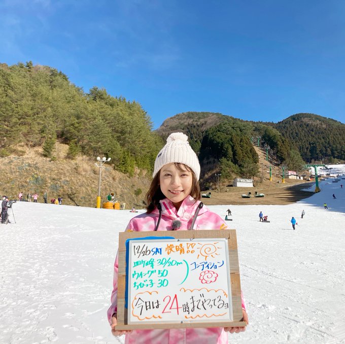 青木美奈実のかわいいファッション⑪