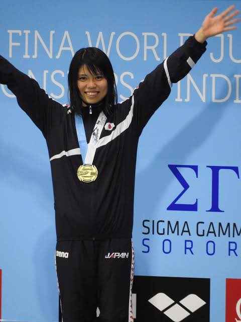 小嶋美紅は人気の元競泳選手