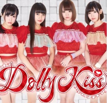グラビアアイドルや音楽グループ「DollyKiss」で活動