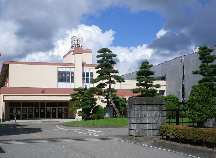 2013年から2016年に那須塩原市の高校に通っていた可能性がある