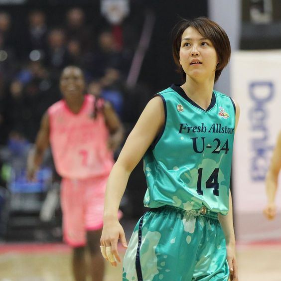 田中真美子は女子の元バスケットボール選手