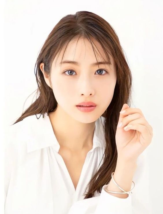 綺咲愛里の似てる有名人⑥～石原さとみ