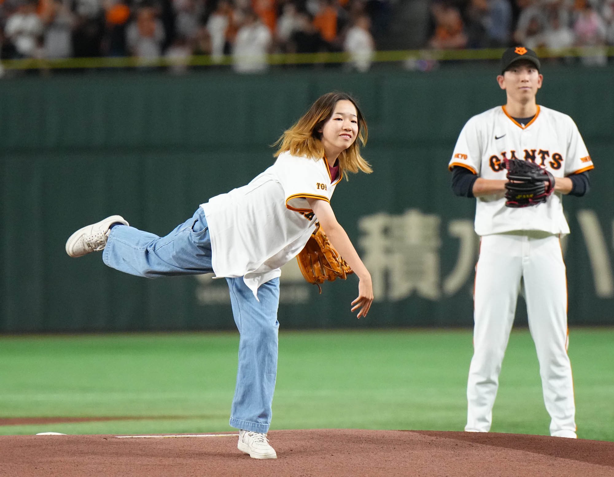 オリンピック後はプロ野球の始球式も行った