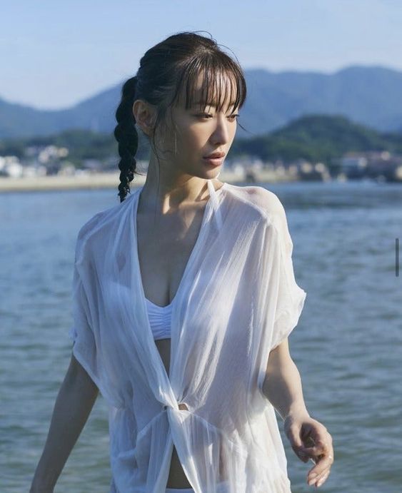 松本まりかのスタイル抜群な水着姿⑩