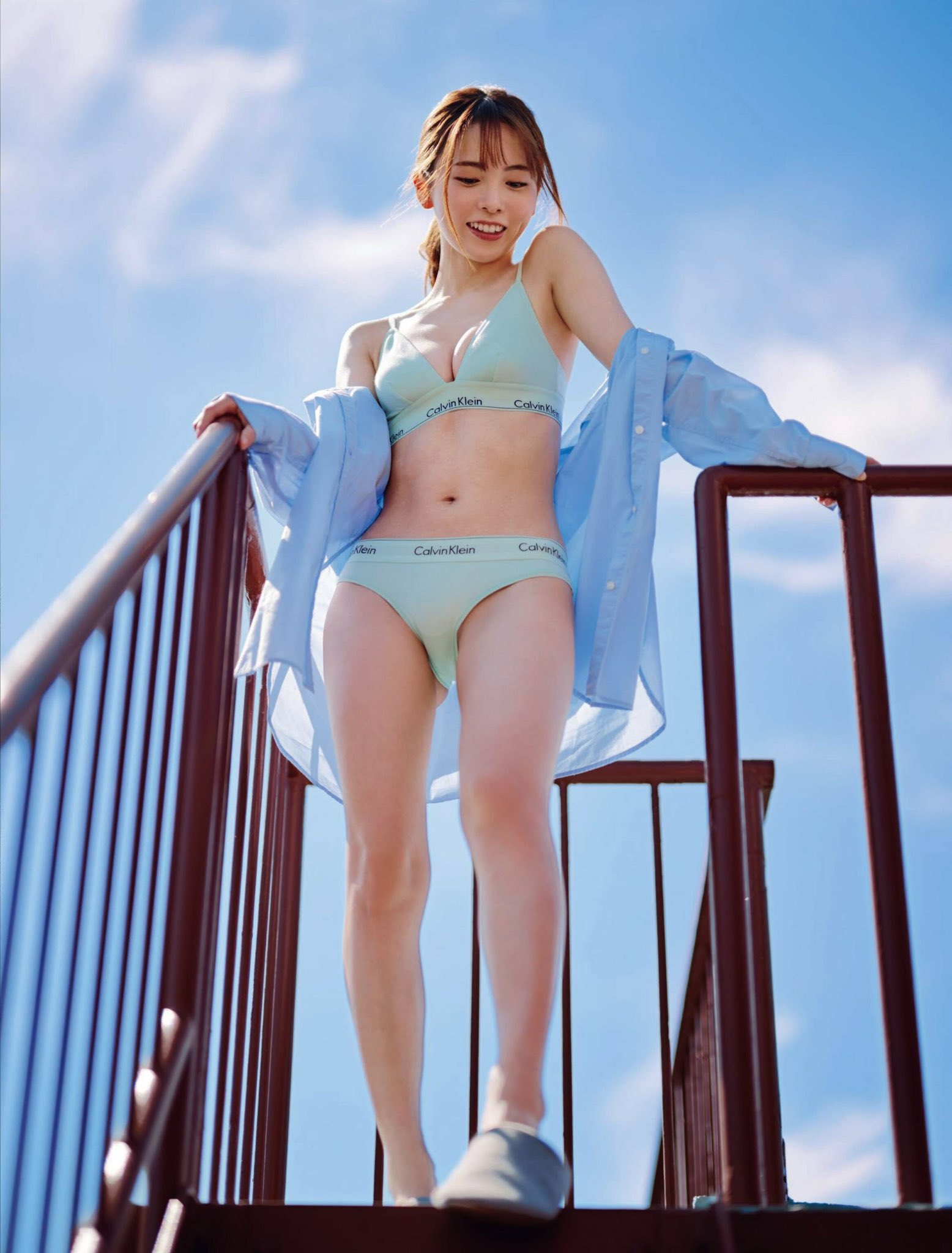 西村歩乃果が写真集などで見せた水着・ランジェリー姿①