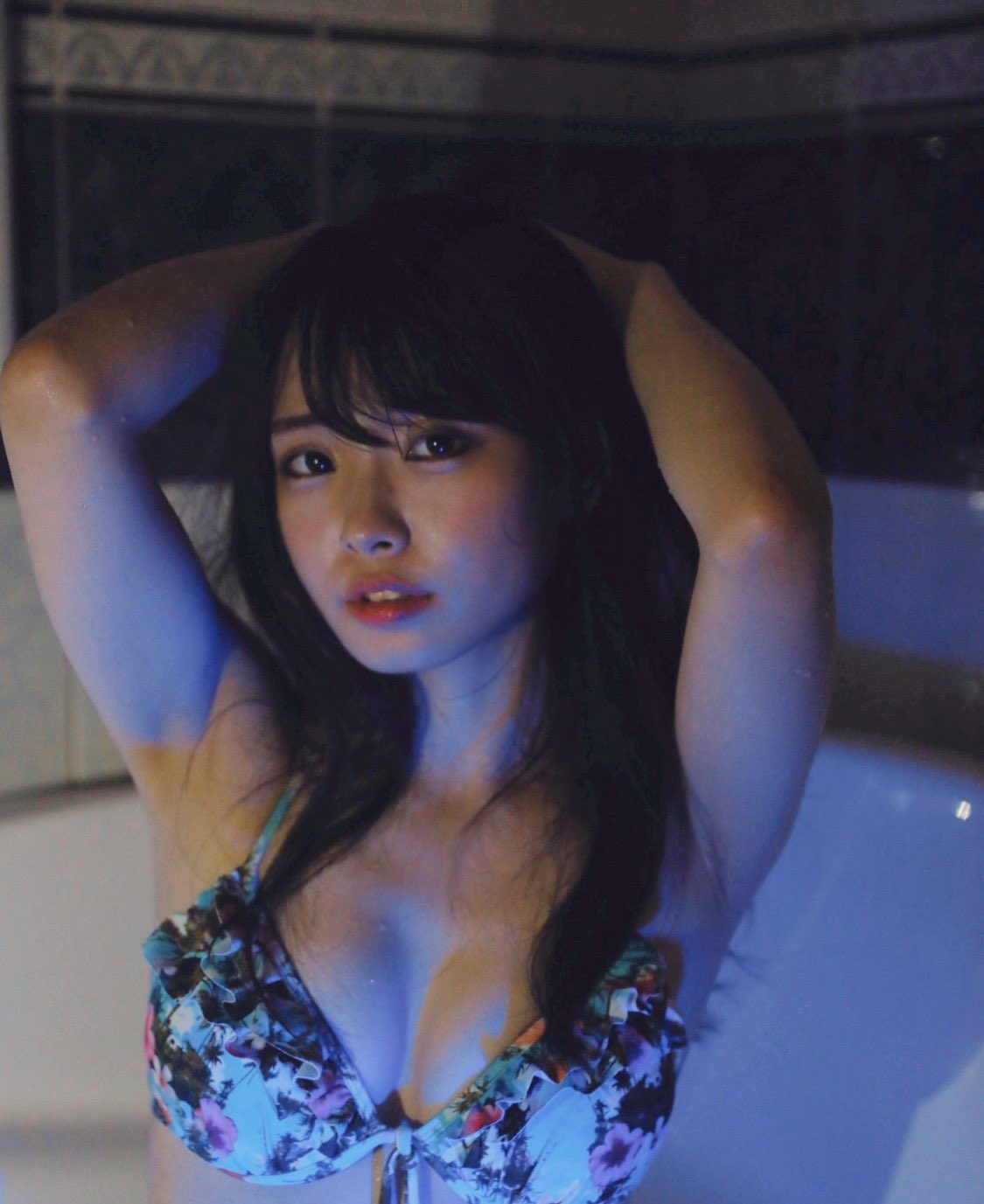 窪田美沙の水着グラビア②