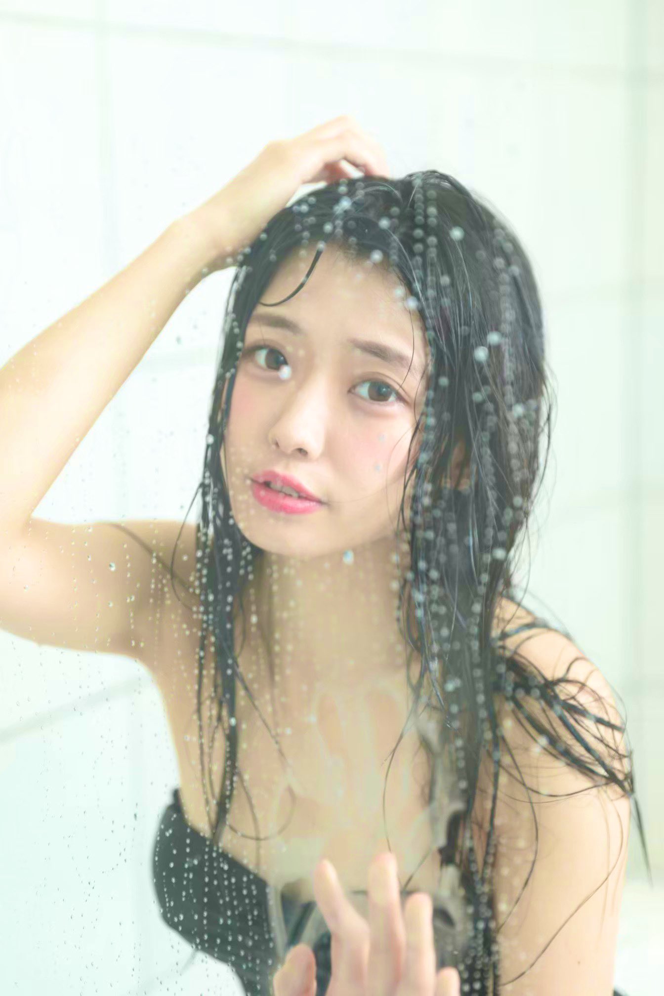 窪田美沙の水着グラビア⑨