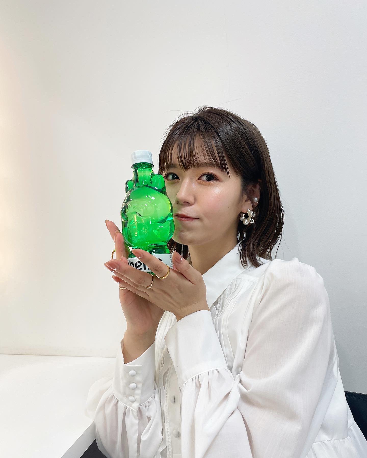 井口綾子は人気のタレント。