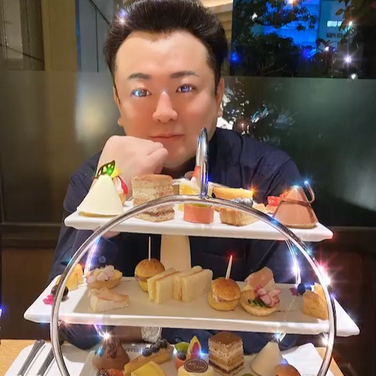 元々かなりのお金持ちの家庭で育った