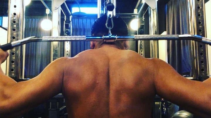 飲み歩くだけでなく、しっかりカラダも鍛えている